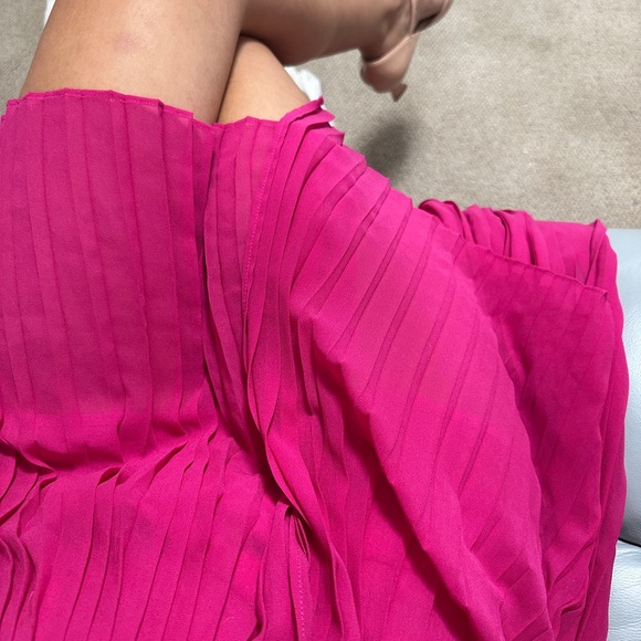 Chic High-Low Dress - Picture 4 of 4